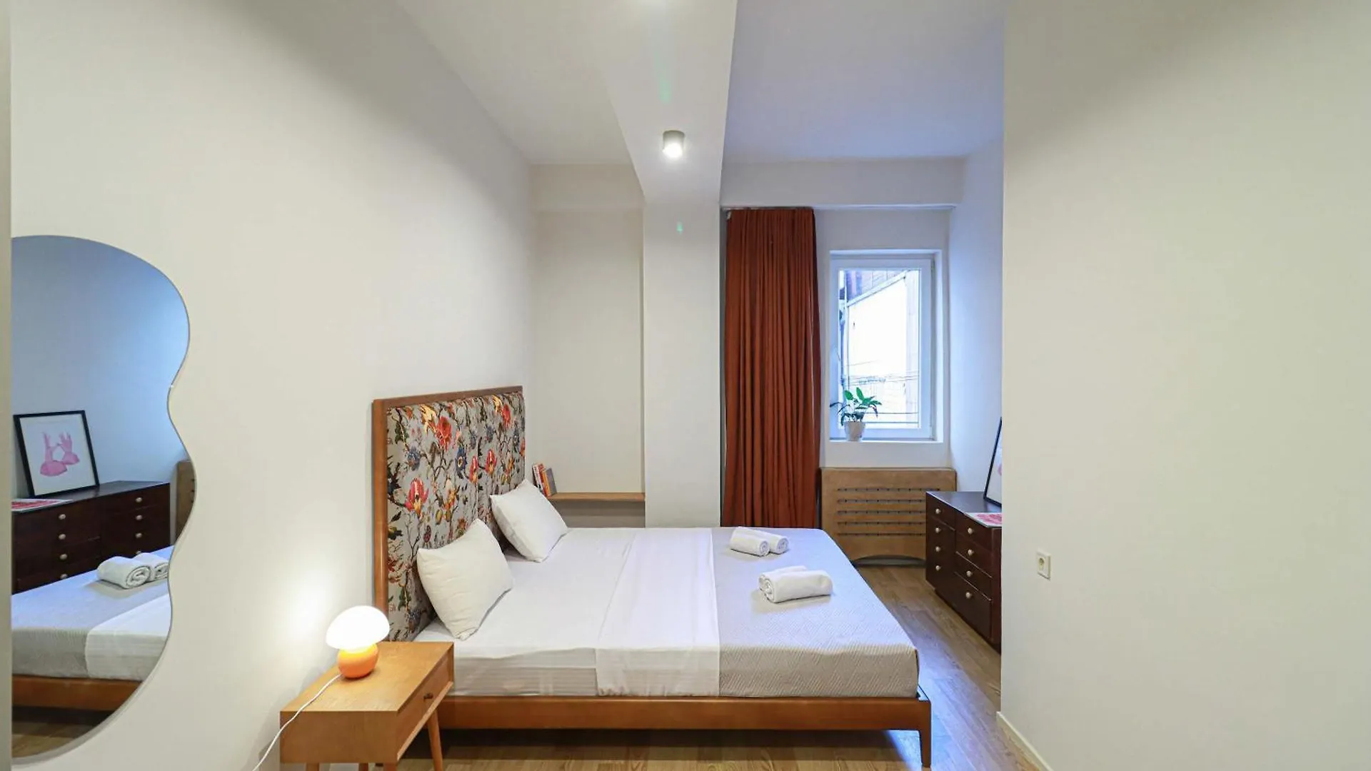 Modern Central Apt Near Stamba - By Wehost Tbiliszi 0*,