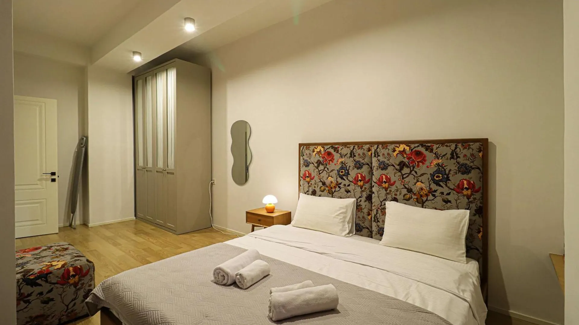Modern Central Apt Near Stamba - By Wehost Tbiliszi