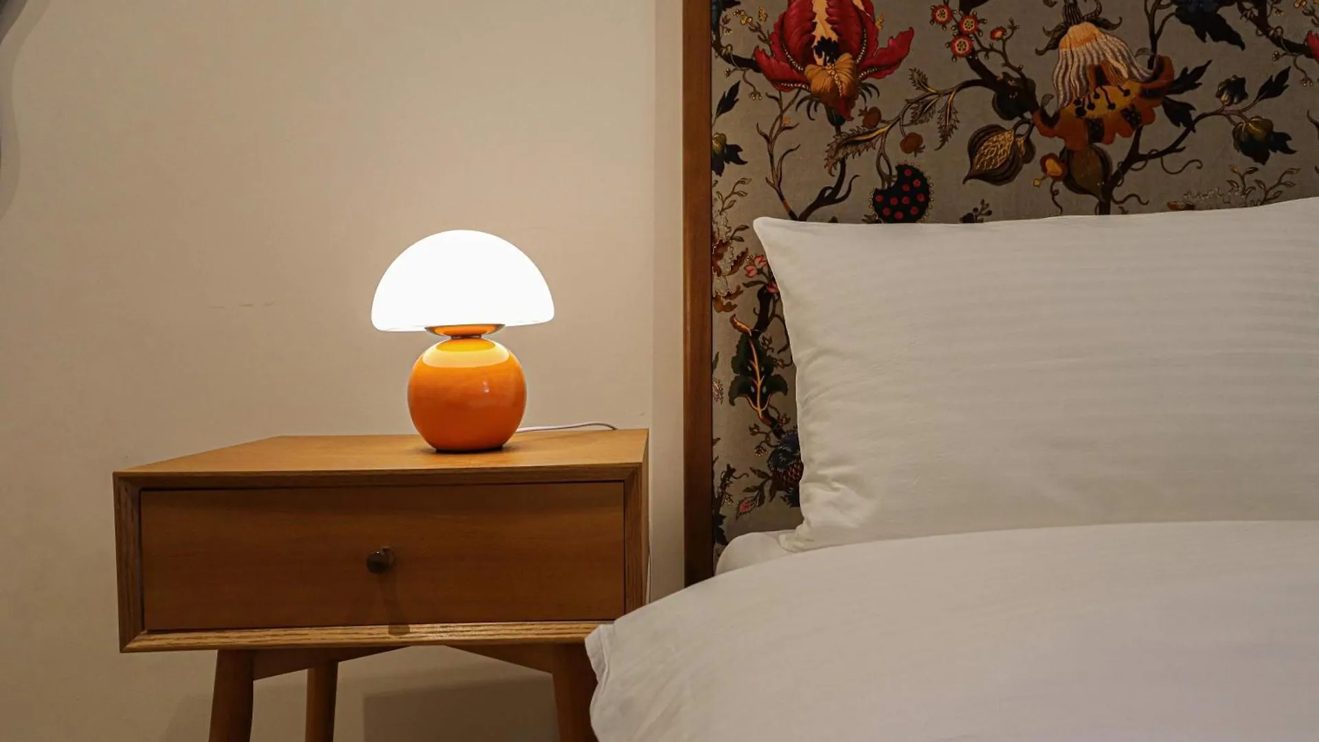Modern Central Apt Near Stamba - By Wehost Tbiliszi Apartman