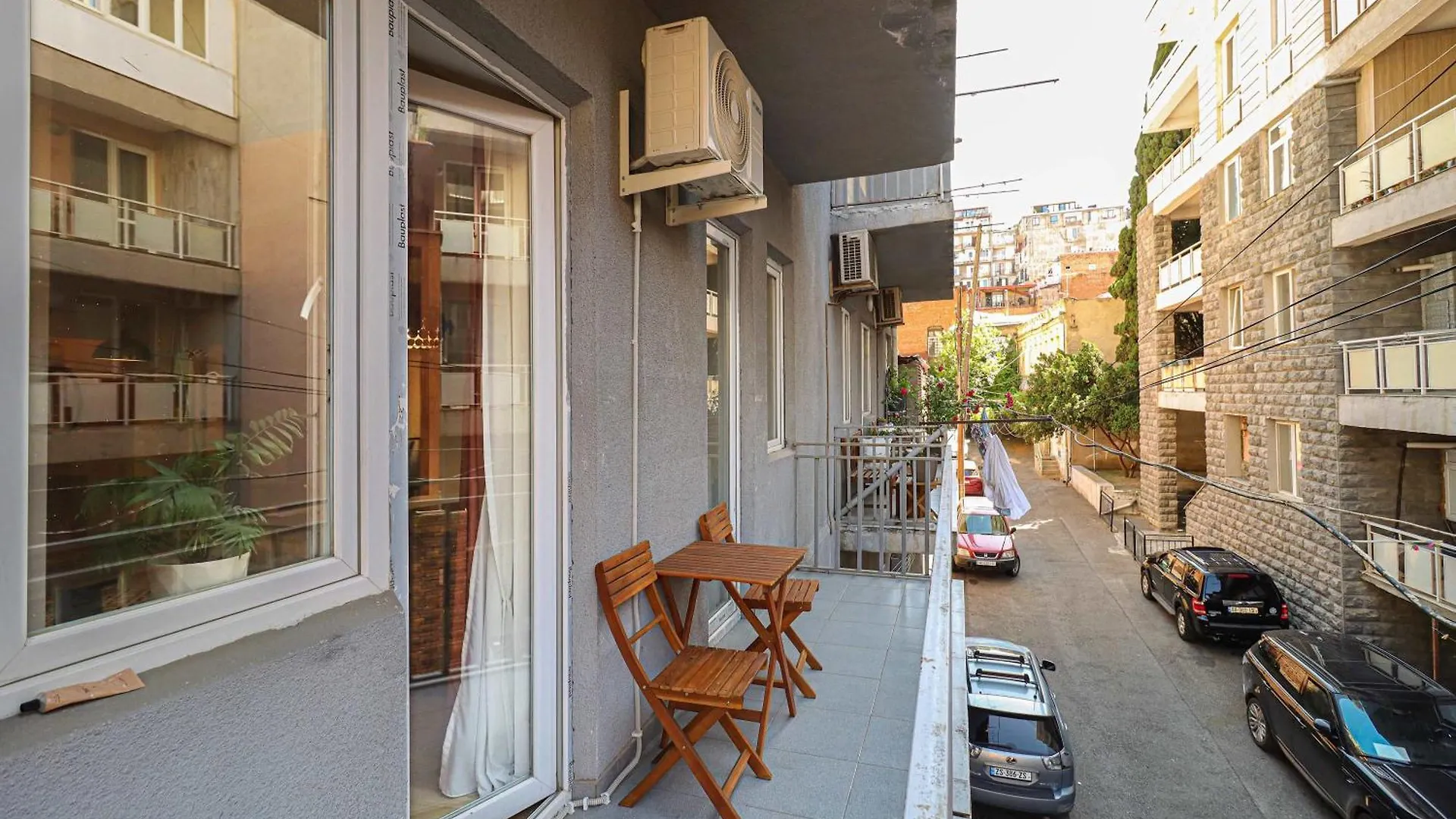 Modern Central Apt Near Stamba - By Wehost Tbiliszi Apartman