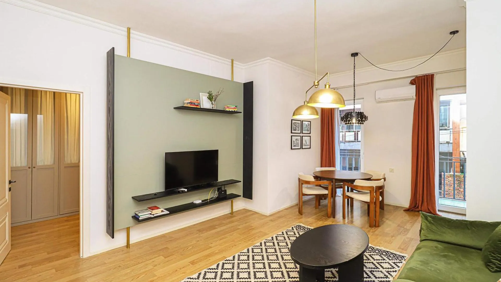 Modern Central Apt Near Stamba - By Wehost elérhetőségei